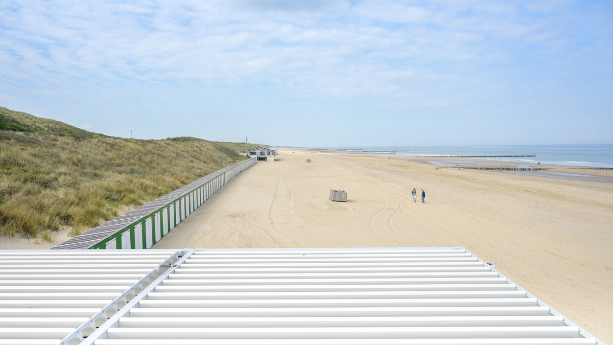 Lamellen overkapping op  het strand van Domburg