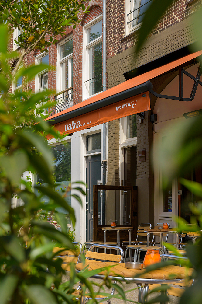 Schaararmscherm Dame aan de Kade Amsterdam