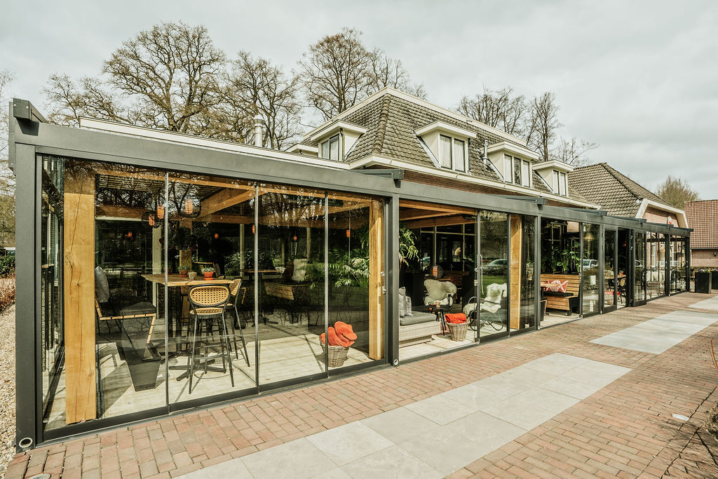 De Korenmolen terrasoverkapping en glazen wanden